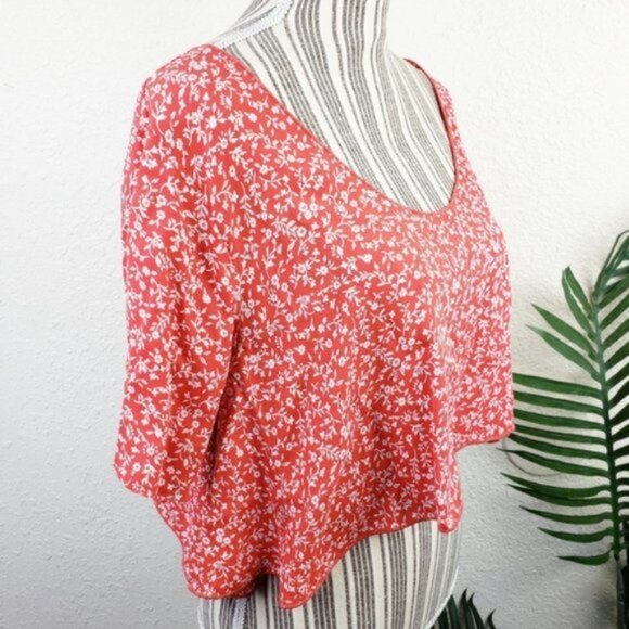 Revolve OTIS & MACLAIN Cropped Floral Top Blouse Oversized size XS Microfloral - Picture 3 of 11